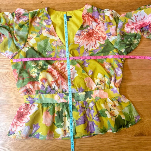 EXPRESS FLORAL V-NECK SMOCKED CUFF PEPLUM TOP SZ LARGE VIBRANT COLORS - Picture 5 of 7